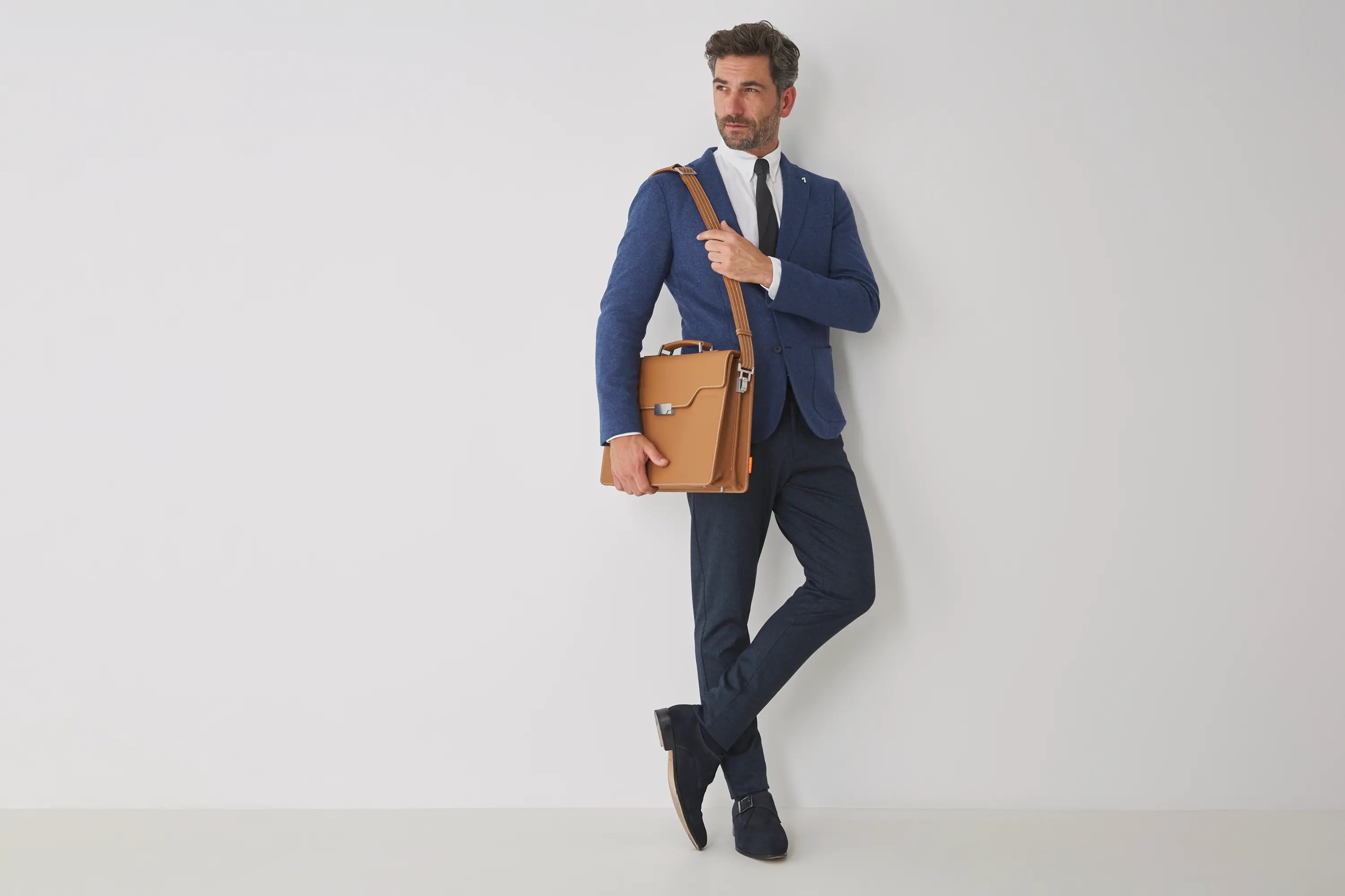 Briefcase or Backpack: Which is best for you? Evan Red