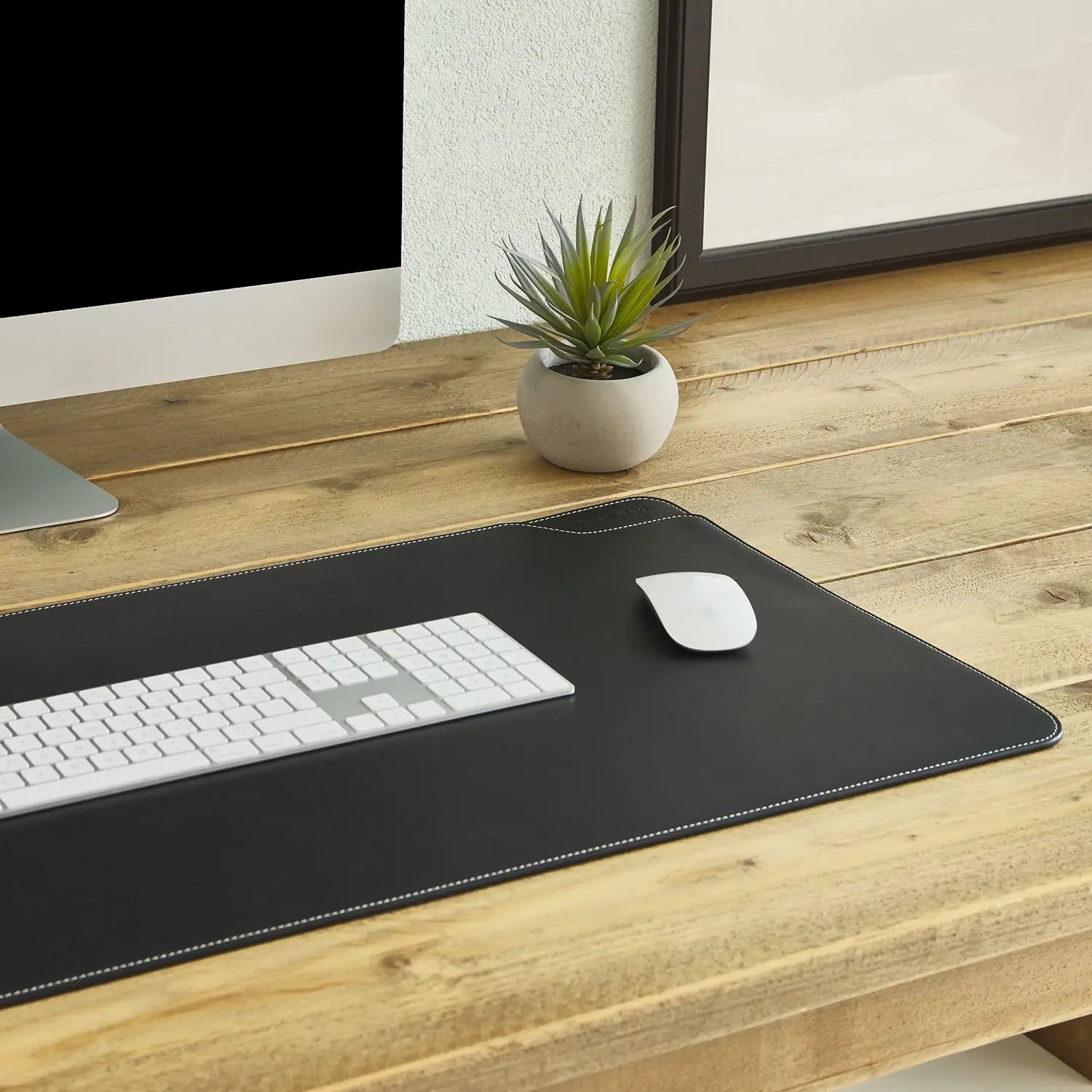 Black Desk Mat Evan Red